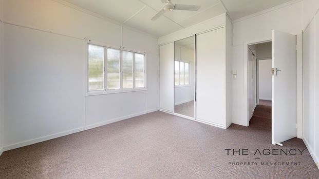 High-set family home in central location - Photo 1