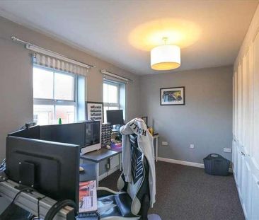 Burdock Way, Desborough, NN14 - Photo 4