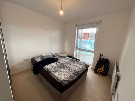 1 Bedroom Flat / Apartment - John Thornycroft Road, Southampton - Photo 2