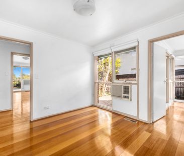 Bright and Spacious Family Home in a Sought-After Location - Photo 6