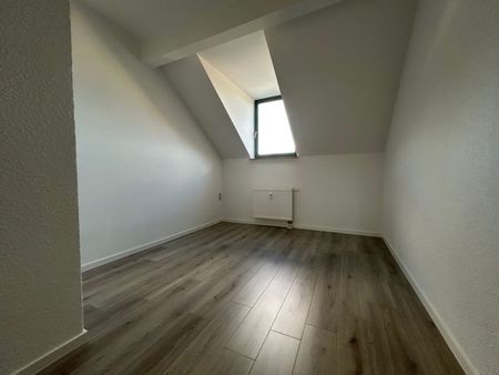 2 Zimmer • Schlosschemnitz • Dachgeschoss • schick und neu • Einbauküche • MIETEN - Photo 5
