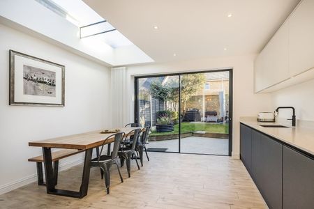 3 bedroom terraced house to rent - Photo 2