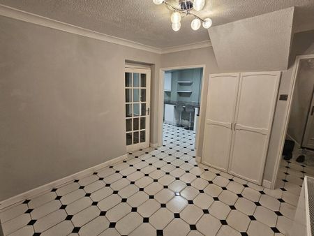 1 bedroom in a house share to rent - Photo 5