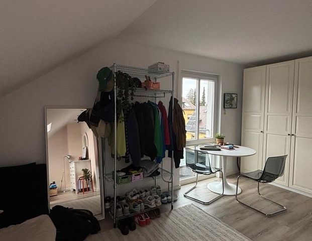 Dachgeschosswohnung - Photo 1