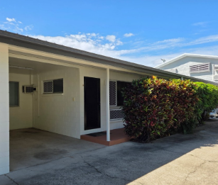 Convenient & Low-Maintenance Unit + Pool in Prime Rosslea Location! - Photo 6