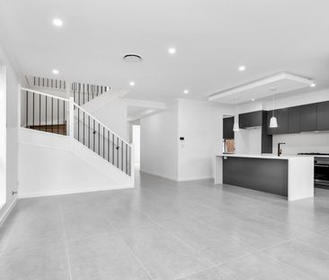 Modern & Sophisticated Family Home - Photo 2