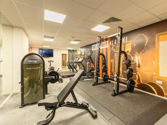 1 bedroom in a flat share to rent - Photo 1