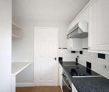 Cygnus Gardens, Dibden, Southampton, SO45 - Photo 1