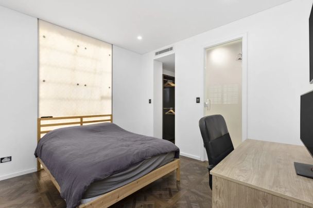 Boutique Living in the heart of Balmain - - Photo 1