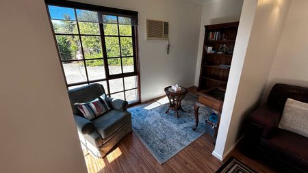 Spacious 3 Bedrooms Plus Study Home in Amazing Location - Photo 2