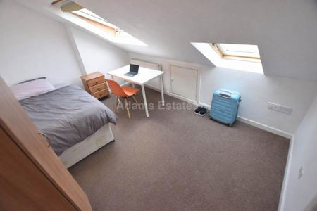 6 bedroom terraced house to rent - Photo 4