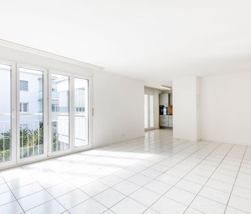 Modern 3.5-room apartment with glazed balcony - Photo 3