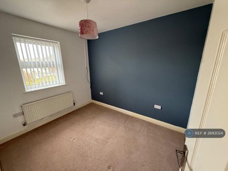 3 bedroom semi-detached house to rent - Photo 3