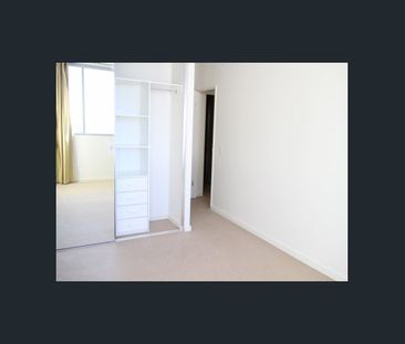 Spacious Hurstvile apartment located in East Quarter. - Photo 6