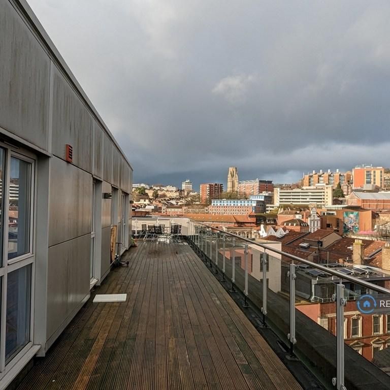 3 bedroom penthouse to rent - Photo 1
