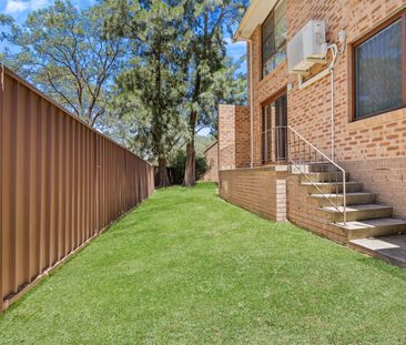 Spacious Three Bedroom Townhouse With Air Conditioning - Photo 6