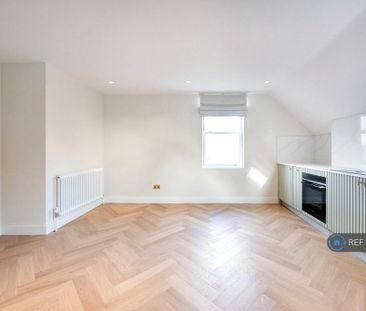 3 bedroom flat to rent - Photo 4