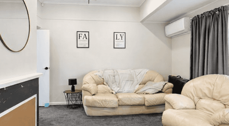 Spacious and versatile family home offering multiple living areas flow in a convenient Weymouth location! - Photo 2