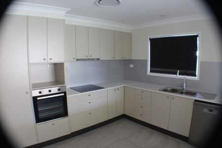 2240 Wynnum Rd, Wynnum West, QLD 4178 - Photo 3