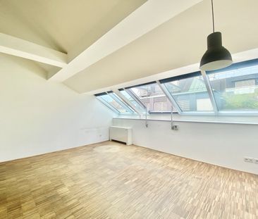 Klimatisiert: Lichtdurchflutete 2-Zimmer DG-Wohnung nahe Donaukanal - Photo 2