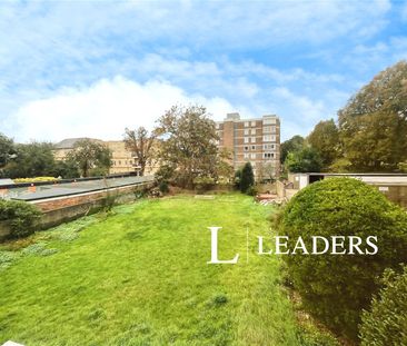 studio to rent The Drive, Hove, East Sussex, BN3 - Photo 3