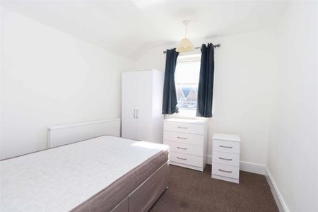 5 bedroom semi-detached house to rent - Photo 2