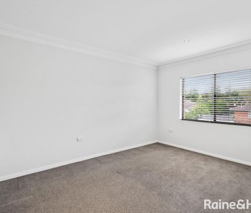 Top Floor Unit in Ideal Location - Photo 3