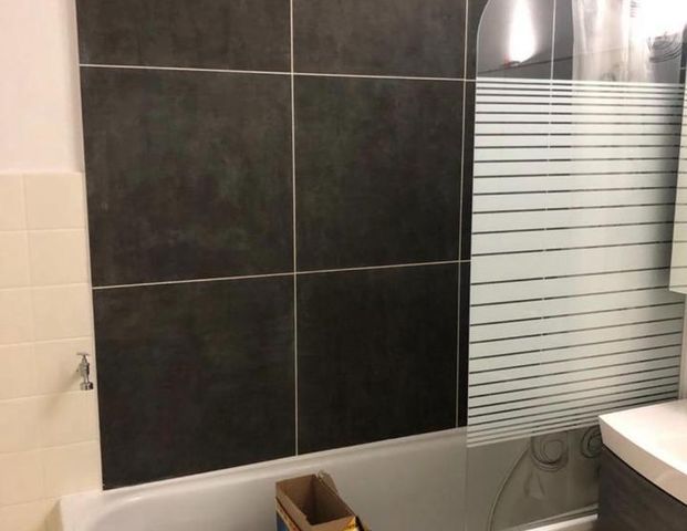 Schöne, helle, 2 Zimmer Wohnung mit großem Balkon, Zentrum Nähe - Foto 1