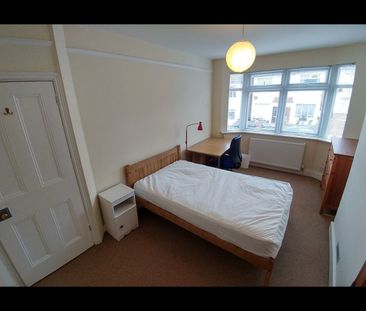 4 Bed Terraced House, Milner Road, BN2 - Photo 5