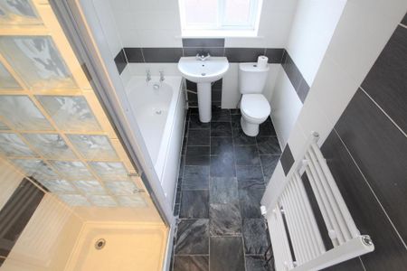 2 bedroom terraced house to rent - Photo 2