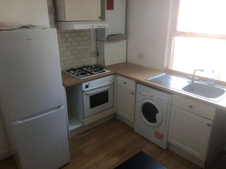 1 bedroom flat to rent - Photo 4