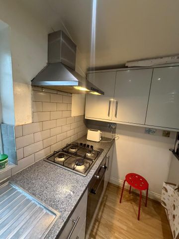 1 bedroom in a house share to rent - Photo 3