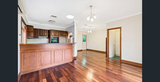 Cottage 2 Bedroom Free-Standing Home - Super Cute - Photo 1