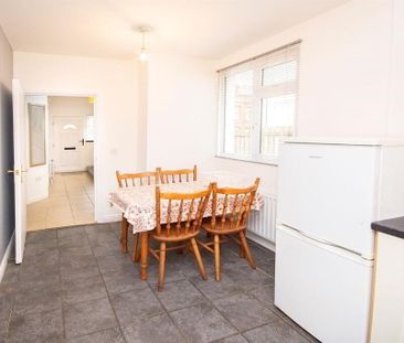 Room 4, 46 Wellesley Avenue, Belfast, BT9 6DH - Photo 3