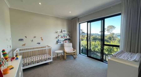 Stylish townhouse, stunning view and double garage - Photo 4