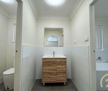 Spacious Newly Renovated 2 Bedroom Home&excl; - Photo 5