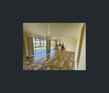 Comfortable 3-Bedroom Family Home in Tannum Sands - Photo 2