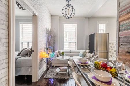 Parkdale Toronto Furnished House Rental by King and Jameson – Gorgeous 2 Bedroom plus 1 Bathroom with Gourmet Kitchen and Private Terrace - Photo 2