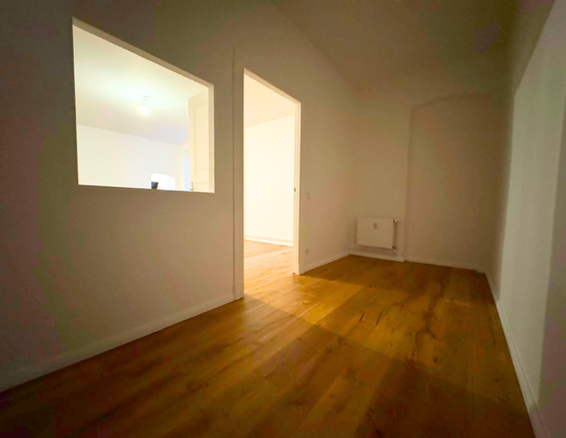 2-Zimmer-Altbauwohnung mit EBK & Duschbad - Erstbezug nach Modernisierung in Berlin-Wedding - Foto 1