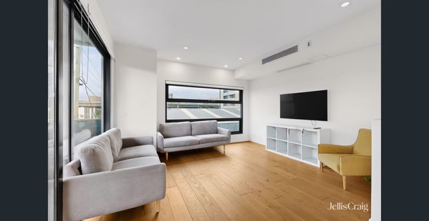 Modern Sophistication - Photo 1