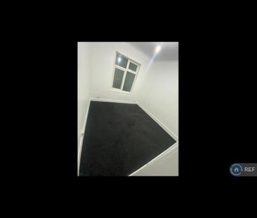 1 bedroom in a flat share to rent - Photo 1