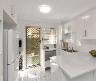 “Contemporary Two-Bedroom Haven Close to the Heart of Brisbane” - Photo 4