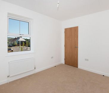 2 bedroom end of terrace house to rent - Photo 2