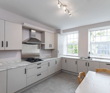 26 Thornhill Malone, Belfast BT9 6SP - Photo 1