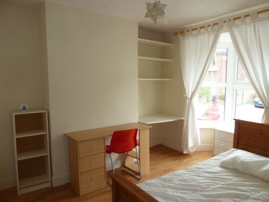 3 Bed Semi-Detached House, Southampton, SO15 - Photo 1