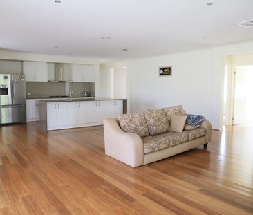 Spacious 4-Bedroom Family Home Available for Rent Now! - Photo 5