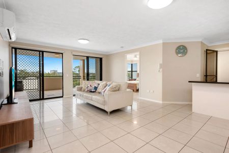 Modern Apartment with Breathtaking City & River Views - Photo 2