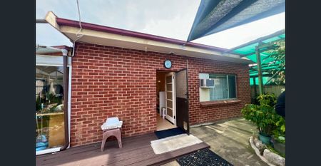 Contemporary Comfort and Convenience in One - Photo 5