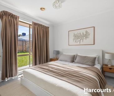 Family Home in Pakenham - Photo 5