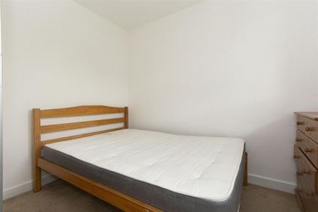 4 bedroom flat to rent - Photo 4